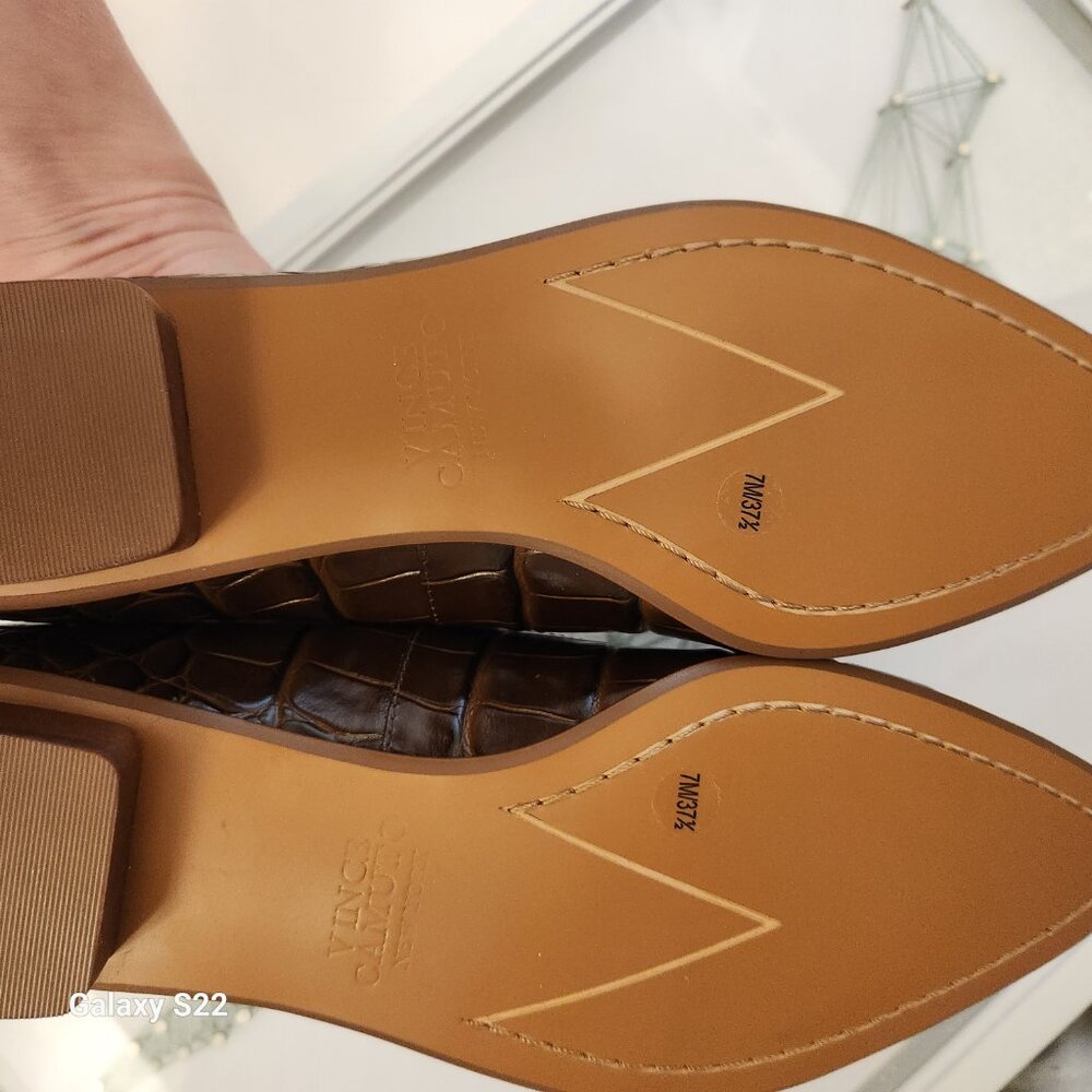 Vince Camuto "Kikie"Chocolate Brown Croco loafers. SOLD SOLD SOLD - Picture 5 of 10